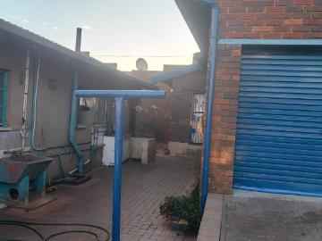 3 Bedroom House For Sale in Lenasia South