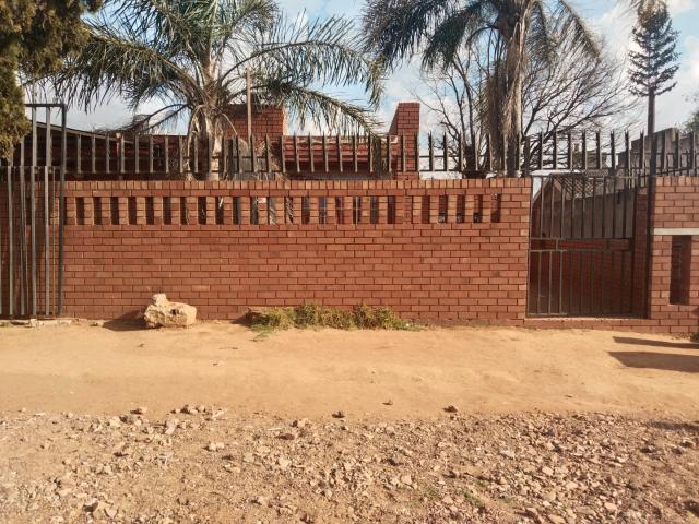 3 Bedroom House For Sale in Lenasia South