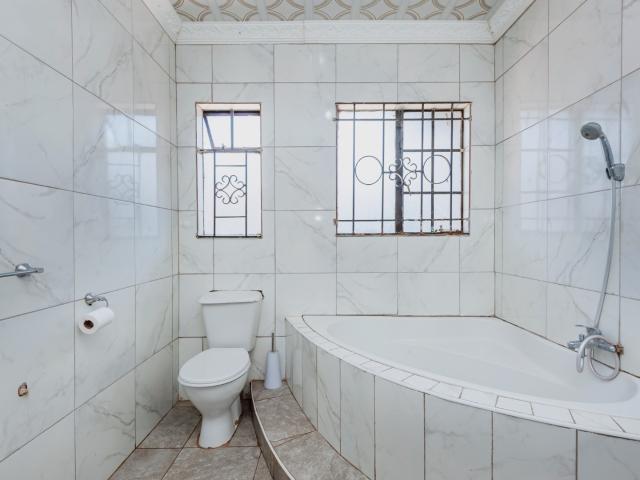 3 Bedroom House For Sale in Lenasia South