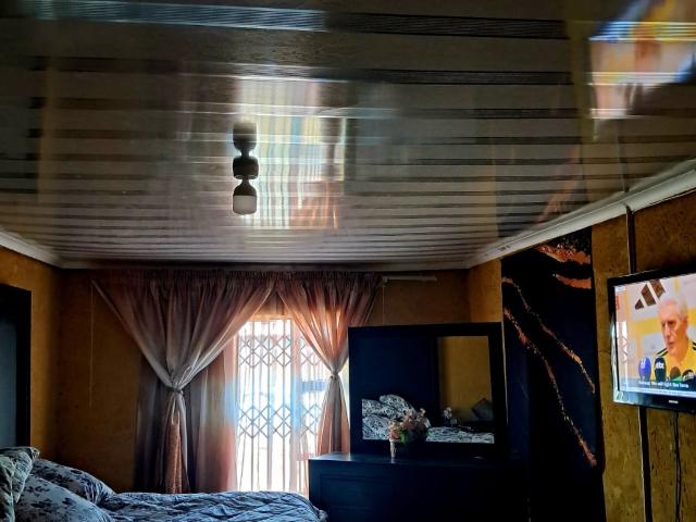 3 Bedroom House For Sale in Lenasia South