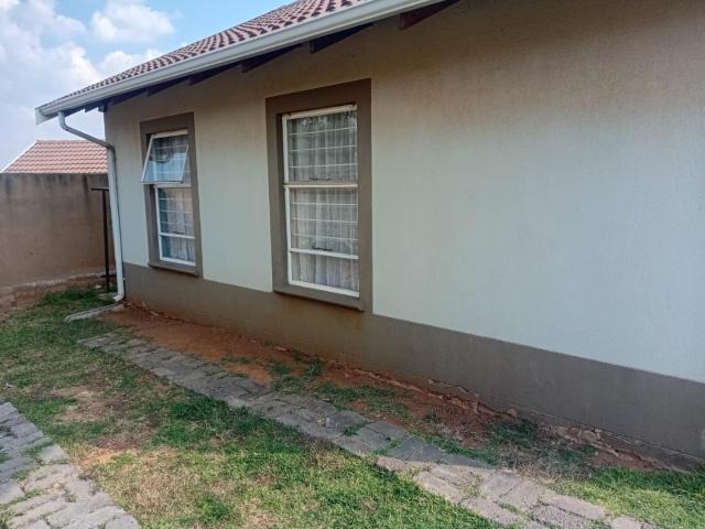 3 Bedroom House For Sale in Lenasia South