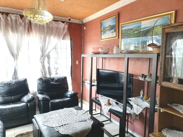 3 Bedroom House For Sale in Lenasia South