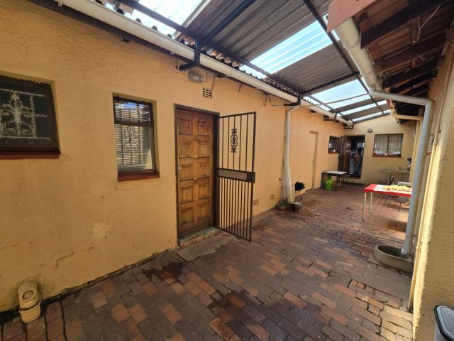 3 Bedroom House For Sale in Lenasia South