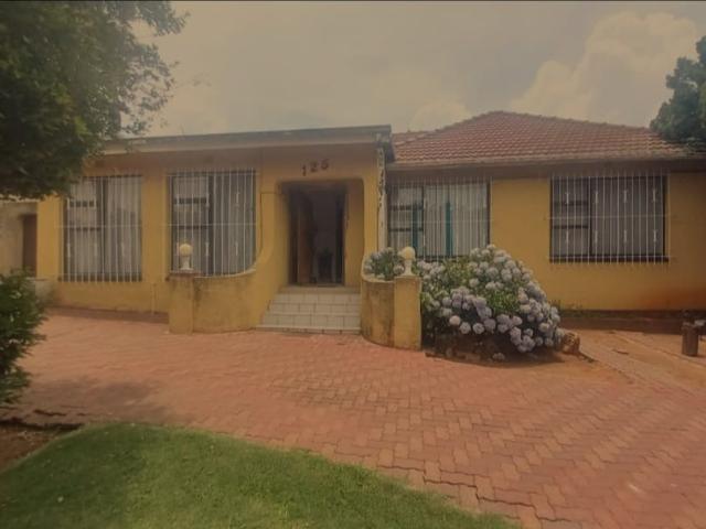 3 Bedroom House For Sale in Linmeyer