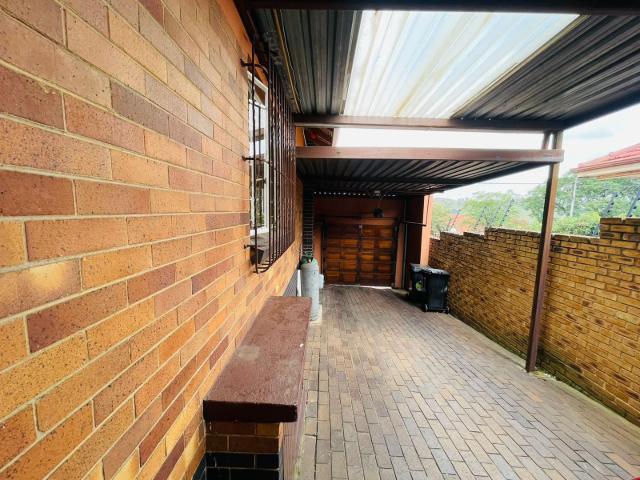 3 Bedroom House For Sale in Linmeyer