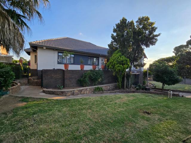 3 Bedroom House For Sale in Linmeyer