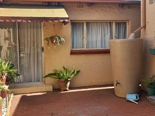 3 Bedroom House For Sale in Linmeyer