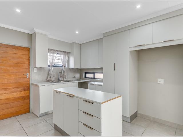 3 Bedroom House For Sale in Lion Pride
