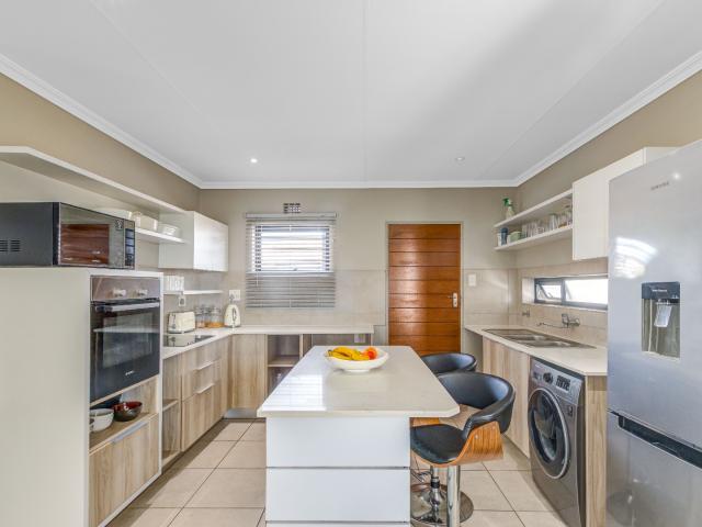 3 Bedroom House For Sale in Lion Pride