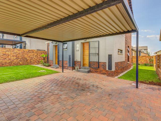 3 Bedroom House For Sale in Lion Pride