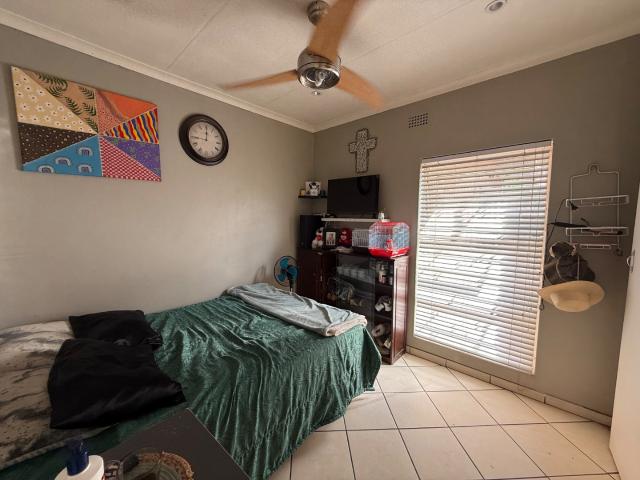 3 Bedroom House For Sale in Model Park