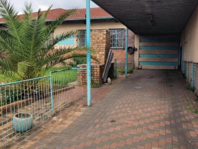 3 Bedroom House For Sale in Moffat View