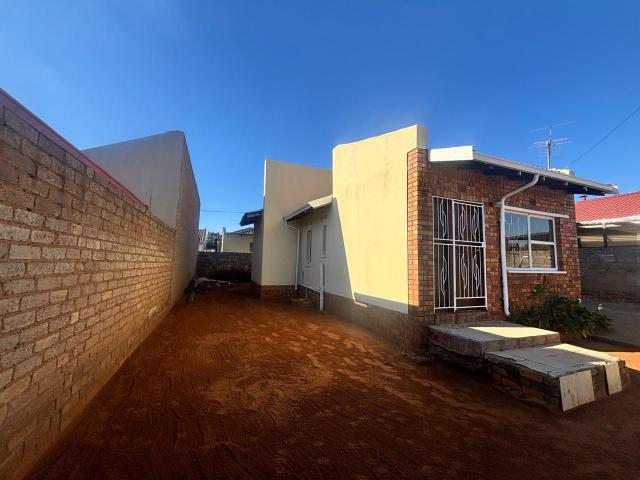 3 Bedroom House For Sale in Mohlakeng