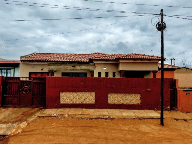 3 Bedroom House For Sale in Mohlakeng
