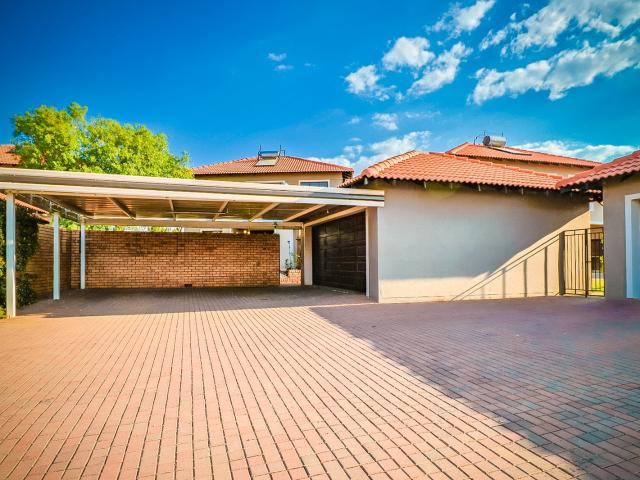 3 Bedroom House For Sale in Monavoni