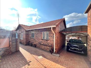 3 Bedroom House For Sale in Mondeor