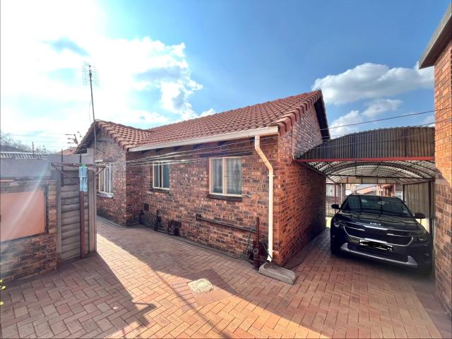 3 Bedroom House For Sale in Mondeor