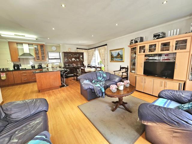 3 Bedroom House For Sale in Montana