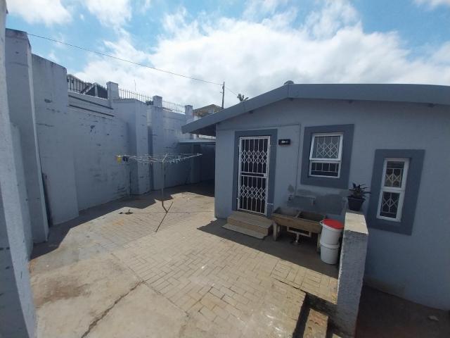 3 Bedroom House For Sale in Montclair