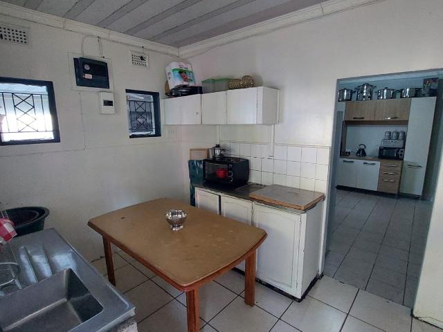 3 Bedroom House For Sale in Montclair