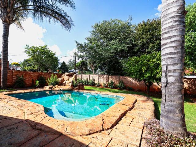 3 Bedroom House For Sale in Moreleta Park