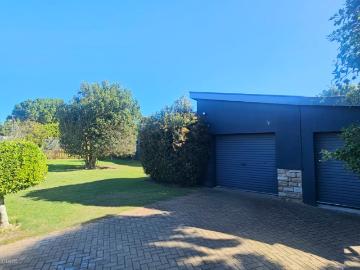 3 Bedroom House For Sale in Mossel Bay Central