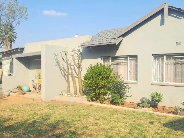 3 Bedroom House For Sale in Mayberry Park