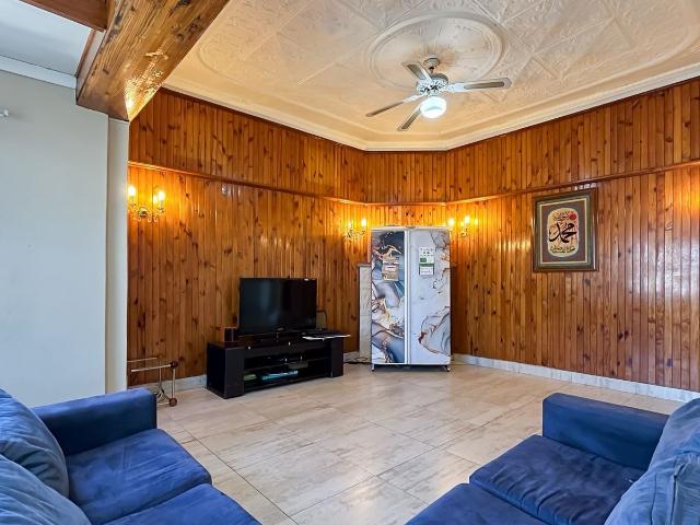 3 Bedroom House For Sale in Mayfair West