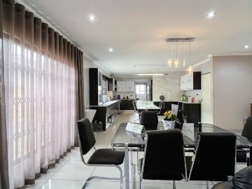 3 Bedroom House For Sale in Mayfair West