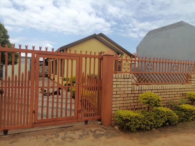3 Bedroom House For Sale in Mabopane