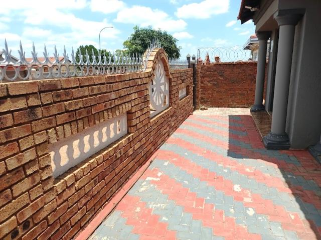 3 Bedroom House For Sale in Mabopane