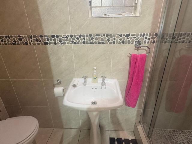 3 Bedroom House For Sale in Mackenzie Park