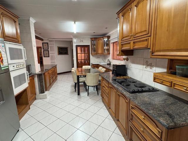 3 Bedroom House For Sale in Mackenzie Park