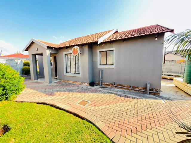 3 Bedroom House For Sale in Madiba Park