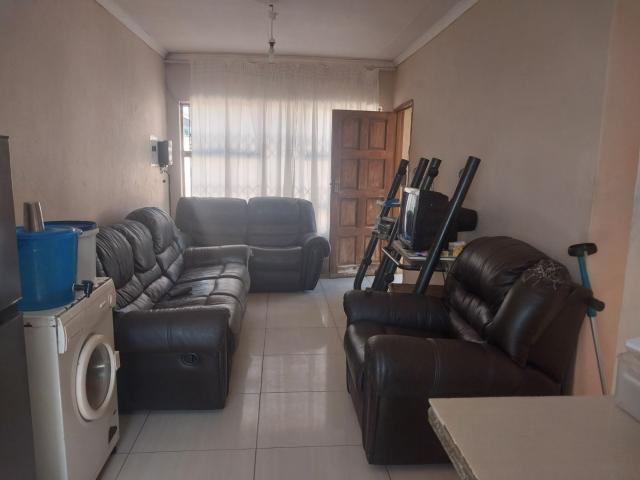 3 Bedroom House For Sale in Mahlasedi Park