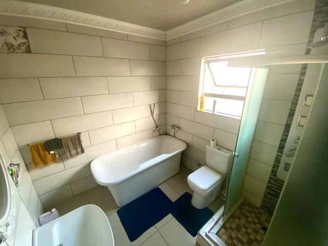 3 Bedroom House For Sale in Mahwelereng