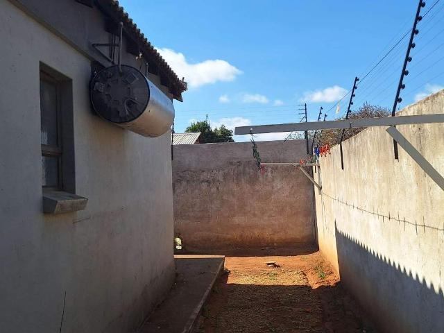 3 Bedroom House For Sale in Mahwelereng