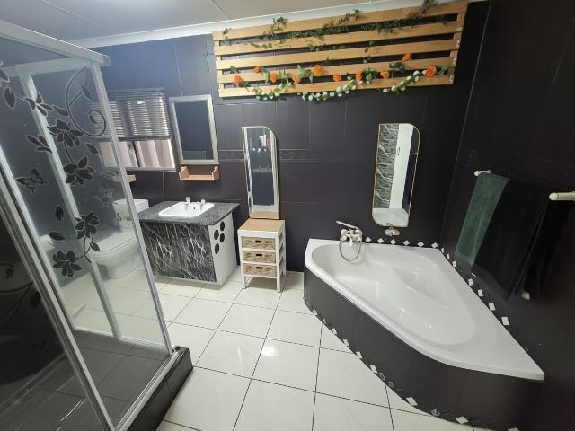 3 Bedroom House For Sale in Manaba Beach