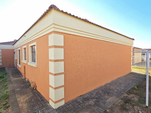 3 Bedroom House For Sale in Mandela View