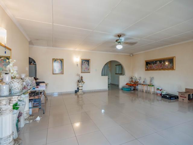 3 Bedroom House For Sale in Manor Gardens