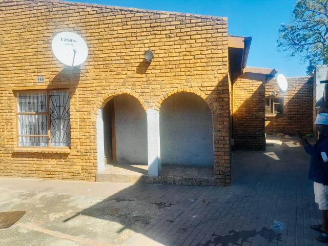 3 Bedroom House For Sale in Meadowlands