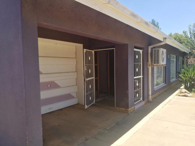 3 Bedroom House For Sale in Meiringspark