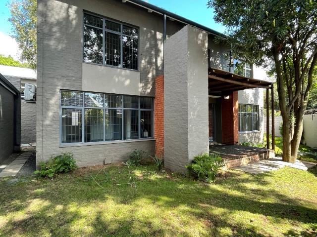 3 Bedroom House For Sale in Menlo Park
