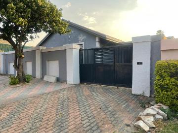 3 Bedroom House For Sale in Meredale