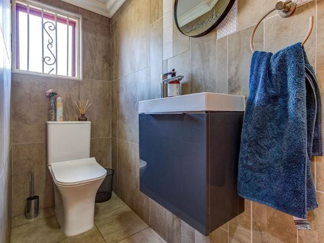 3 Bedroom House For Sale in Norton Park