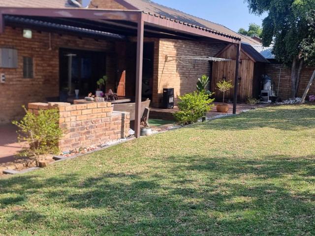3 Bedroom House For Sale in North Riding
