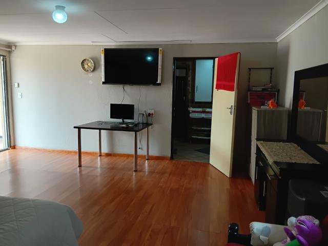 3 Bedroom House For Sale in New Redruth