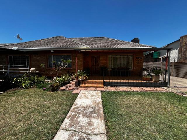 3 Bedroom House For Sale in New Redruth