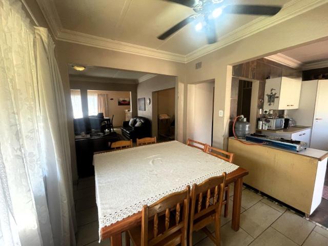 3 Bedroom House For Sale in Nigel Central