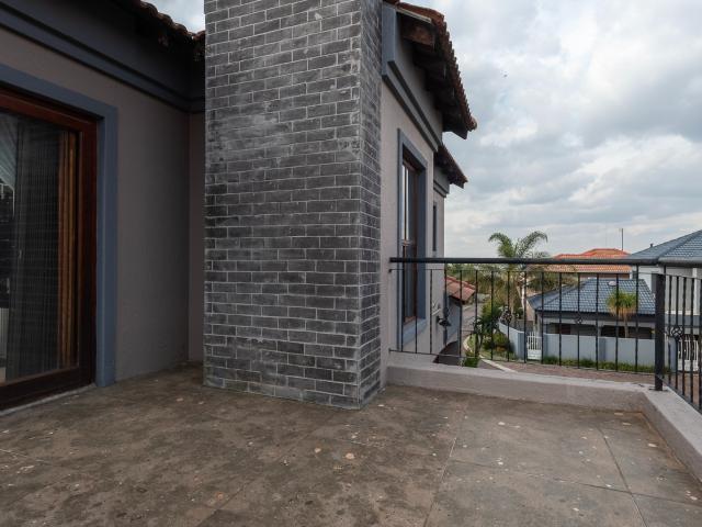 3 Bedroom House For Sale in South Crest